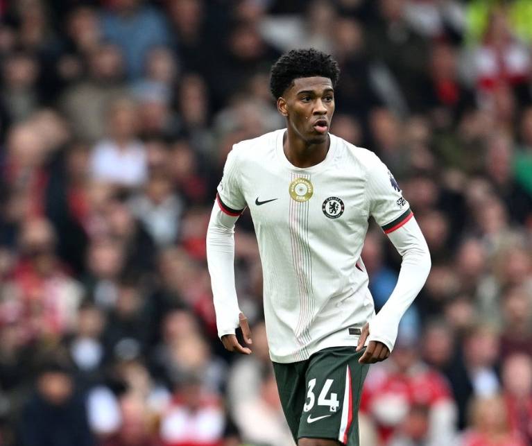 英超的天没变！阿森纳领跑积分榜，曼城3连胜，压力给到利物浦